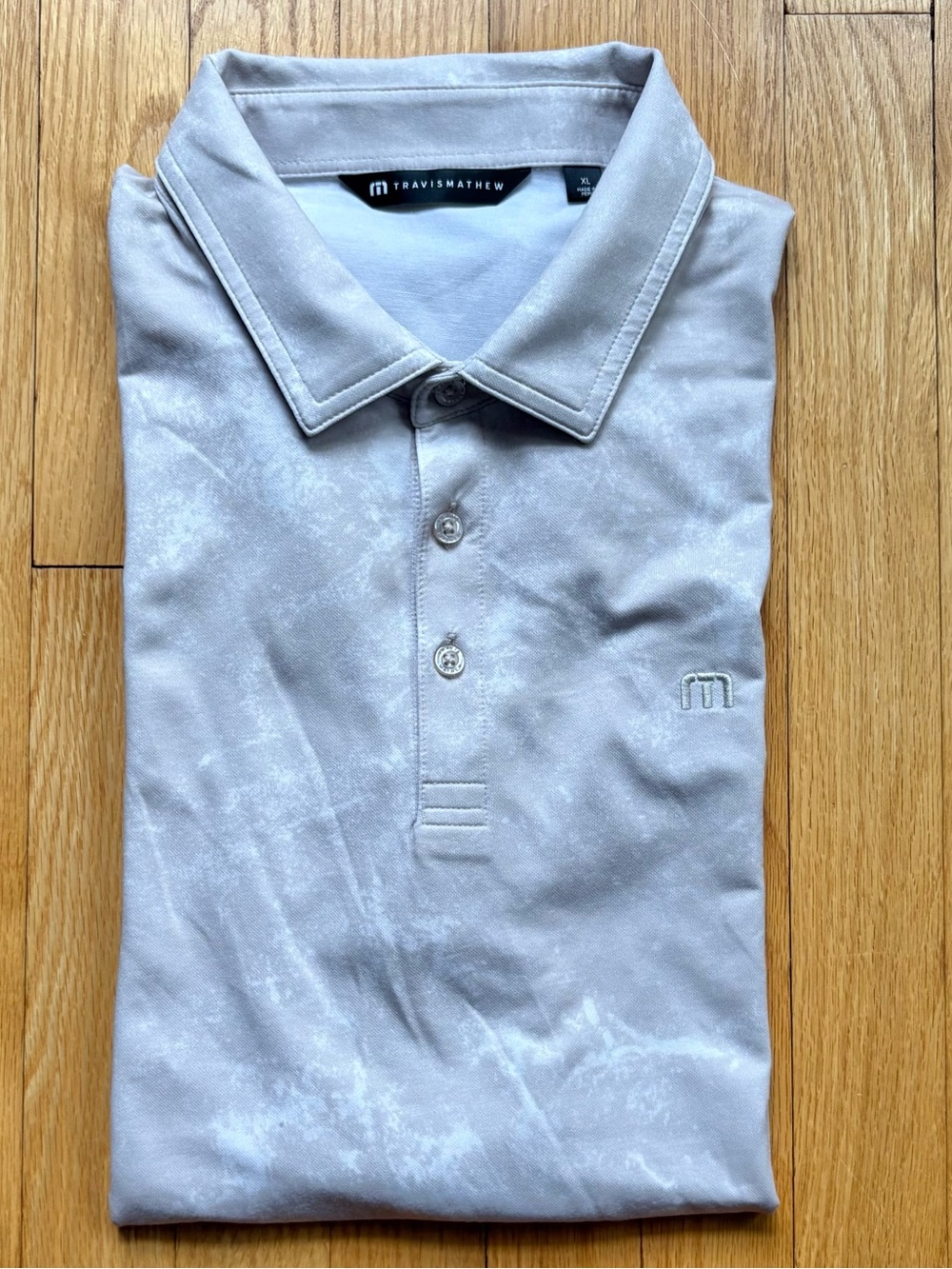 Travis Mathew Men’s Short Sleeve Featherweight Sun Polo Shirt XL Tan White